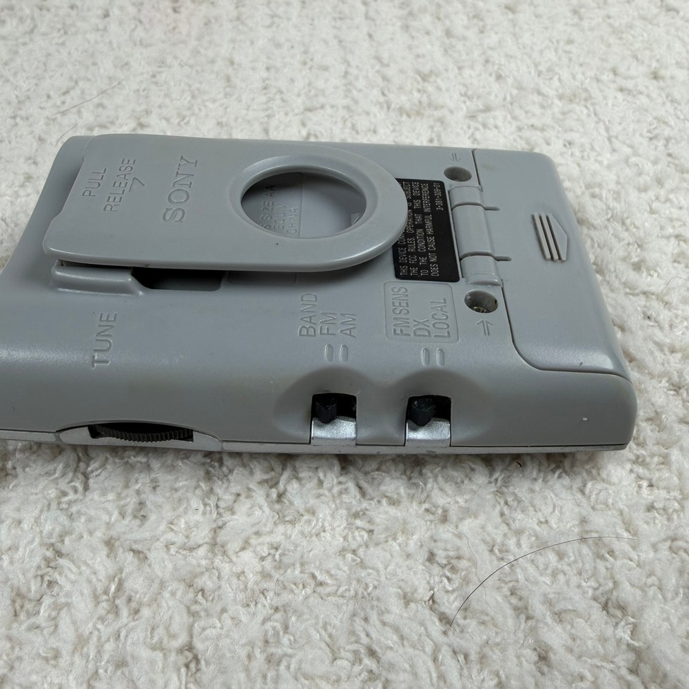 Sony Walkman SRF-59 Portable AM/FM Radio Silver Handheld Analog Tuner Belt Clip - Picture 6 of 8